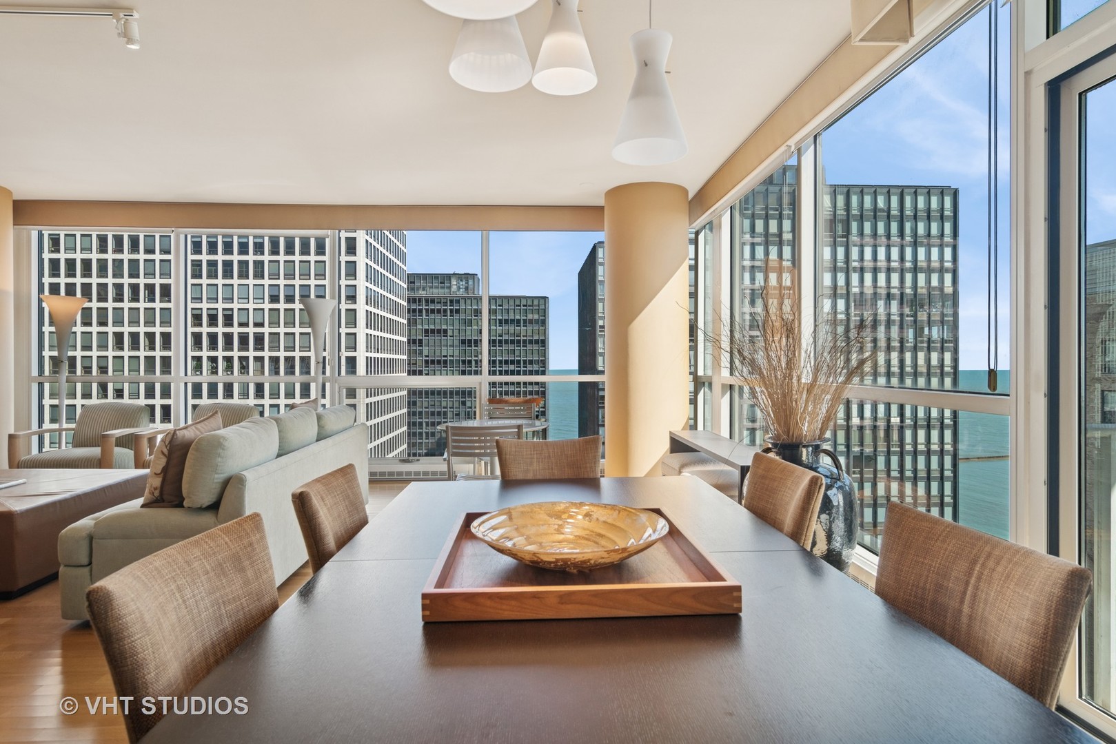 250 E PEARSON Street Unit: 2006
