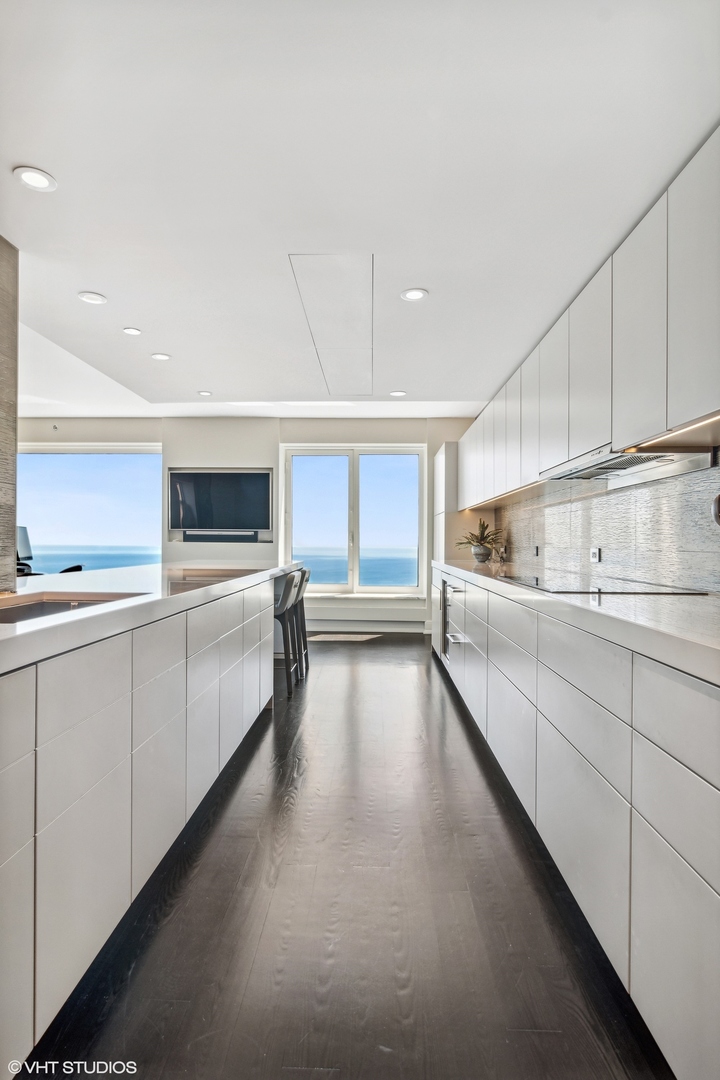 161 E CHICAGO Avenue Unit: 51A
