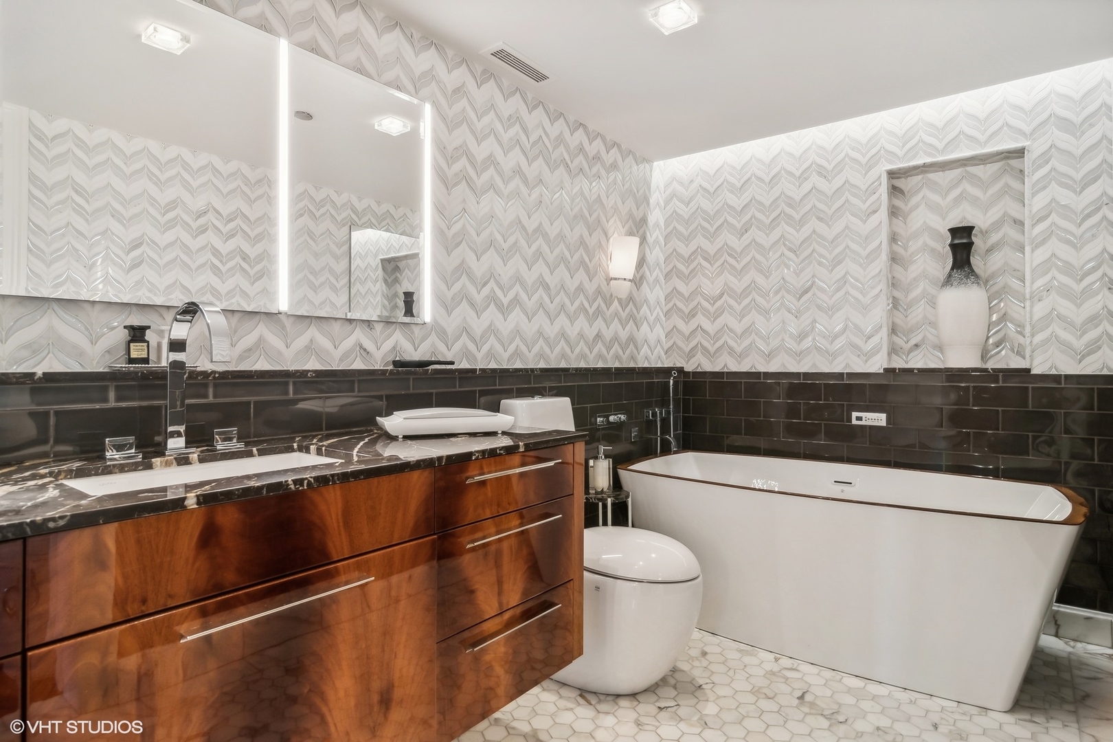 161 E Chicago Avenue Unit: 52A