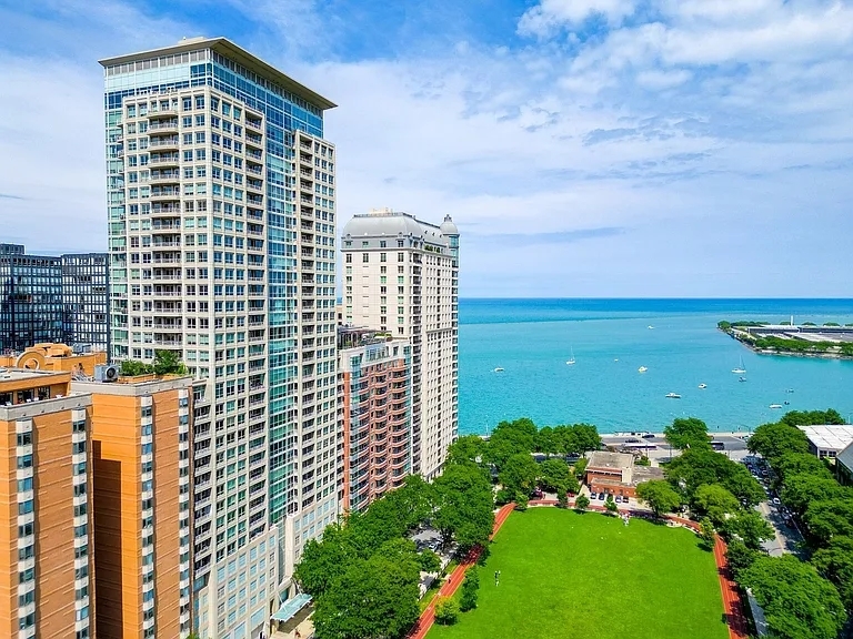 250 E PEARSON Street Unit: 2006