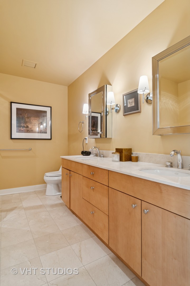 250 E PEARSON Street Unit: 2006