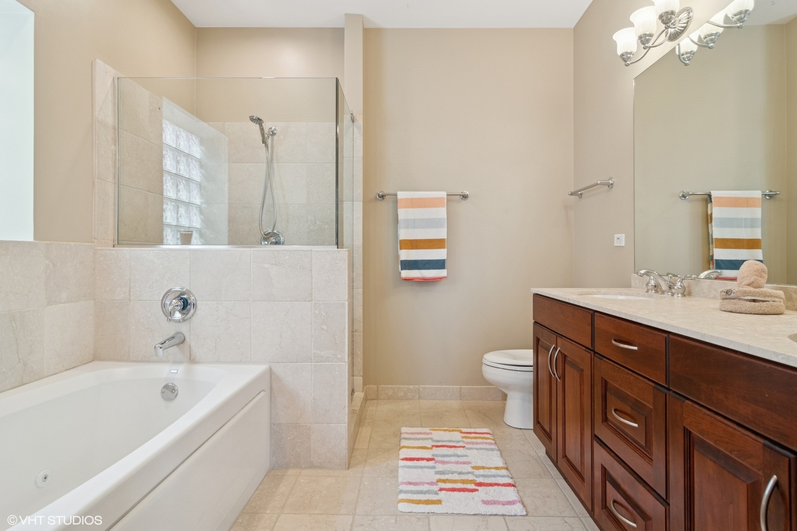 2338 W Roscoe Street Unit: 3E