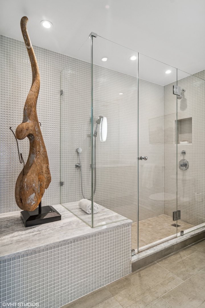 161 E CHICAGO Avenue Unit: 51A