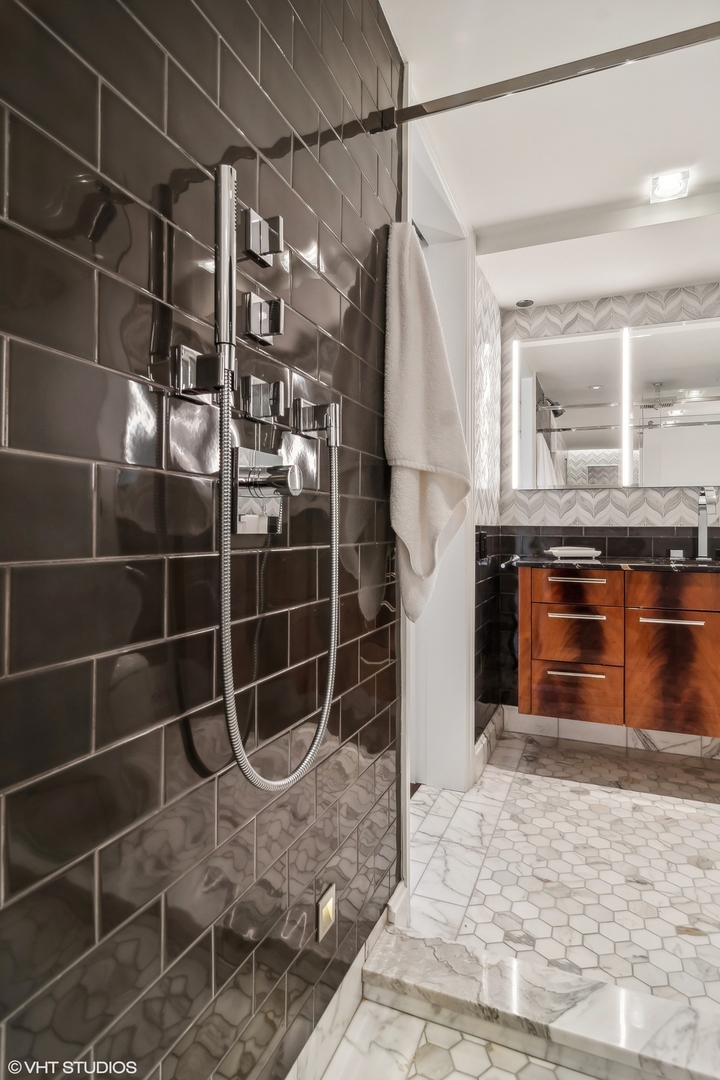 161 E Chicago Avenue Unit: 52A