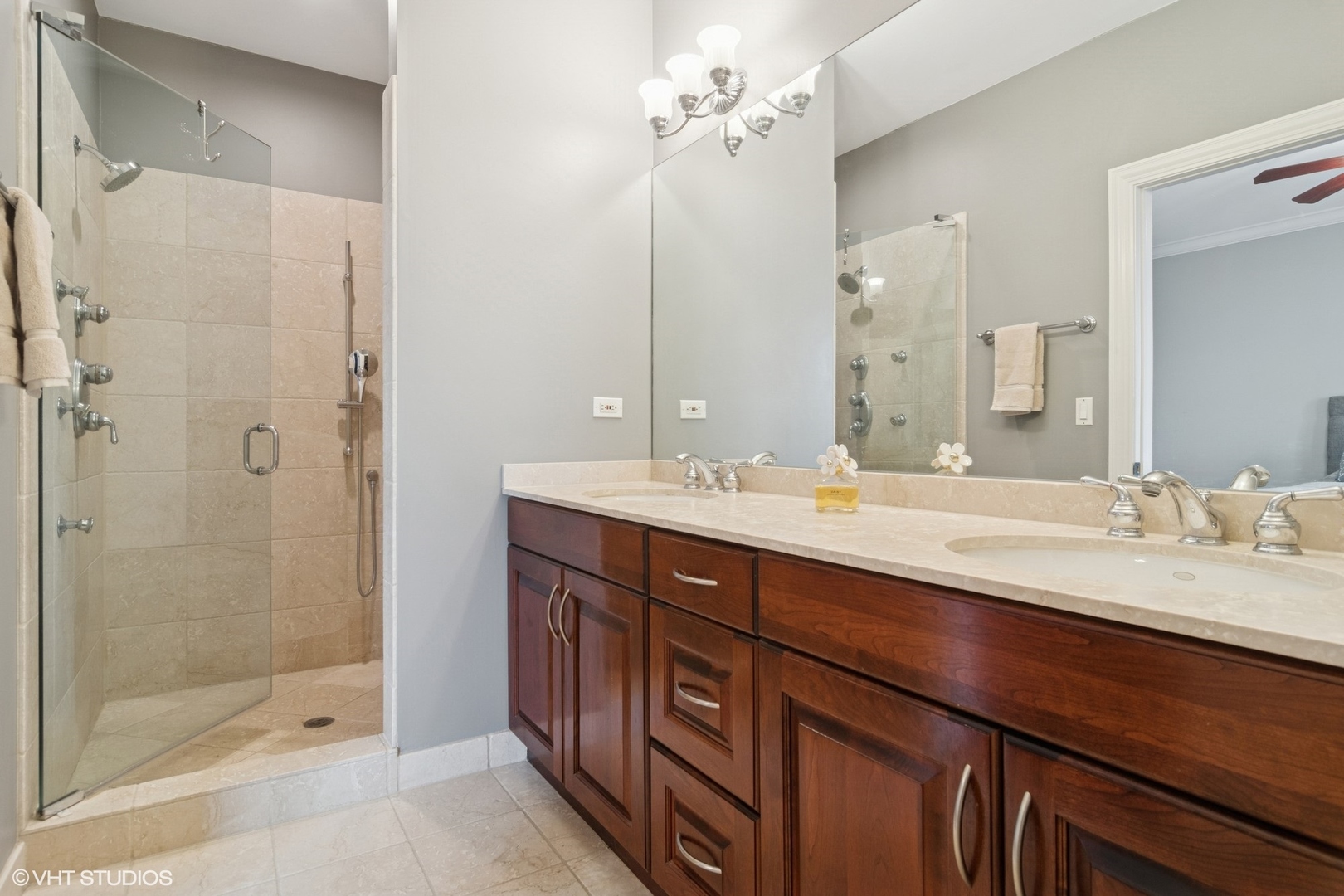 2338 W Roscoe Street Unit: 3E