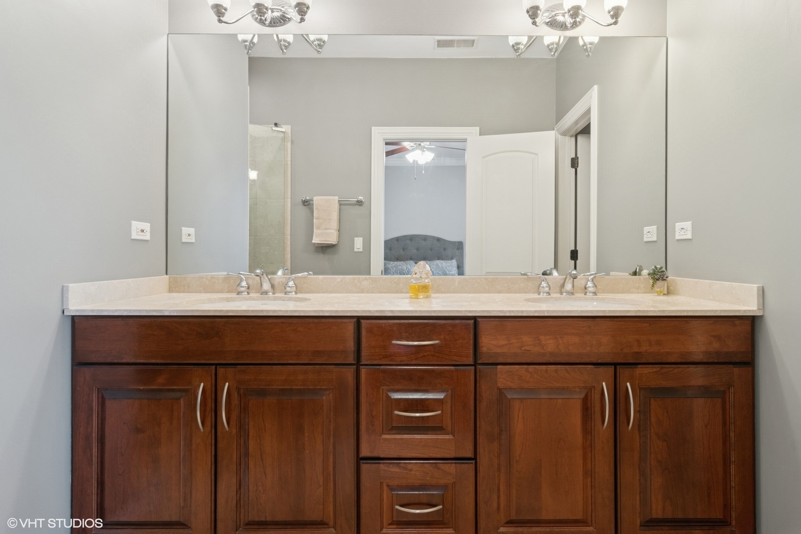 2338 W Roscoe Street Unit: 3E