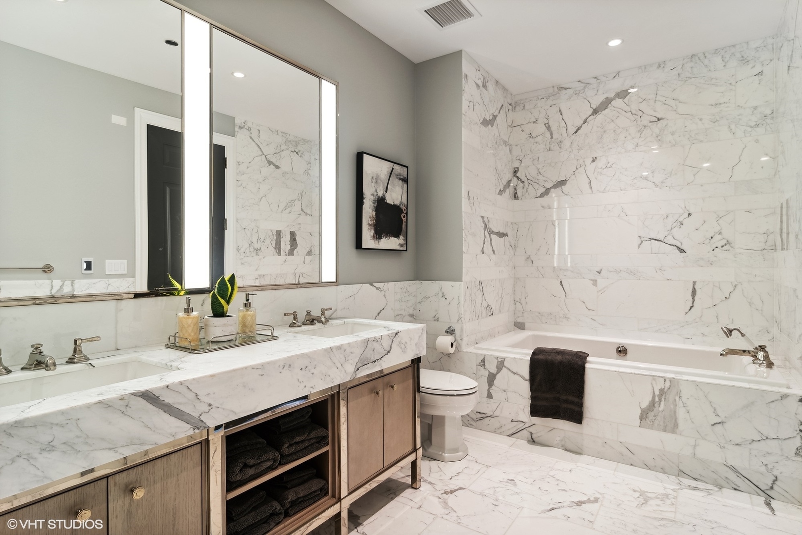 451 E Grand Avenue Unit: 4504