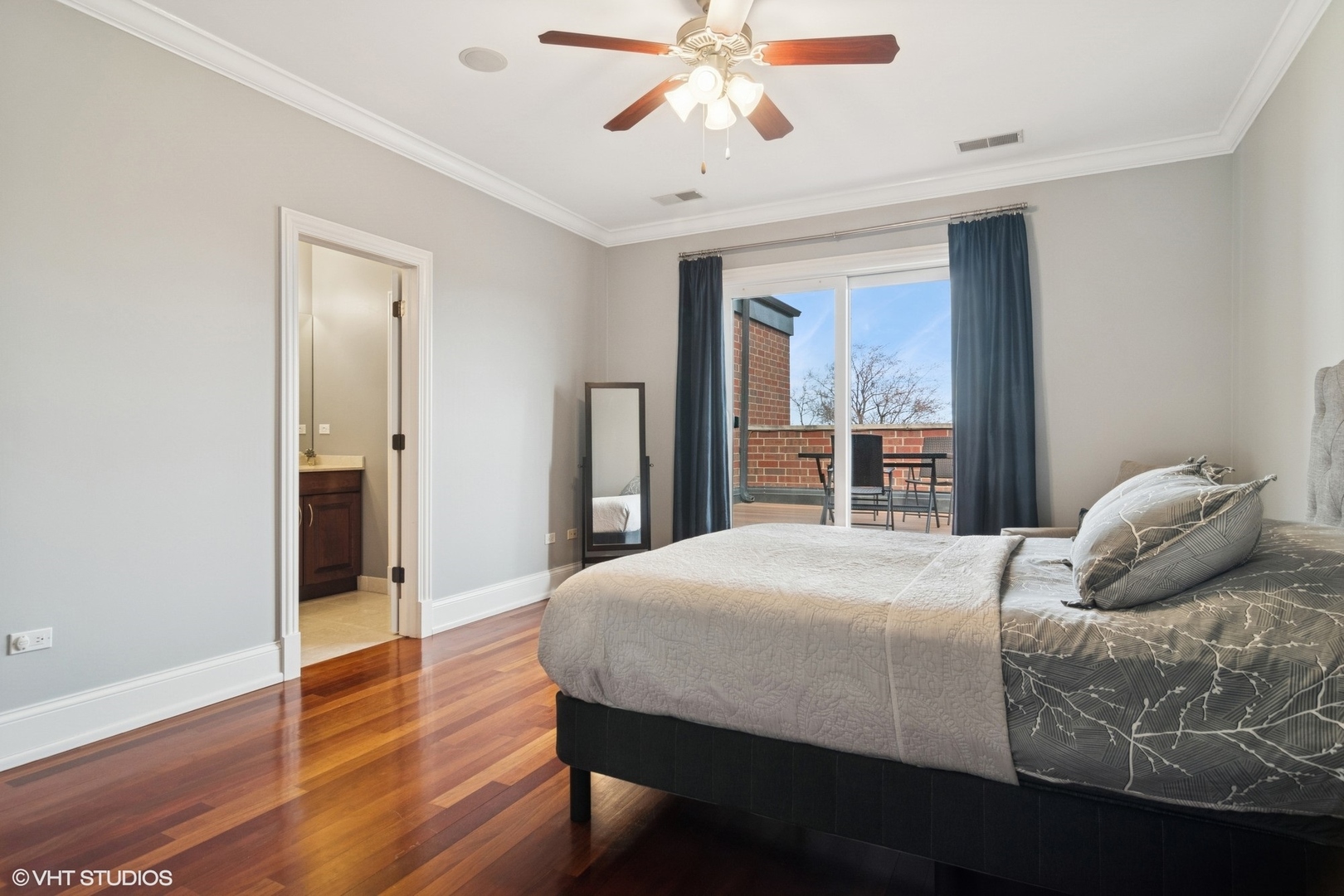 2338 W Roscoe Street Unit: 3E