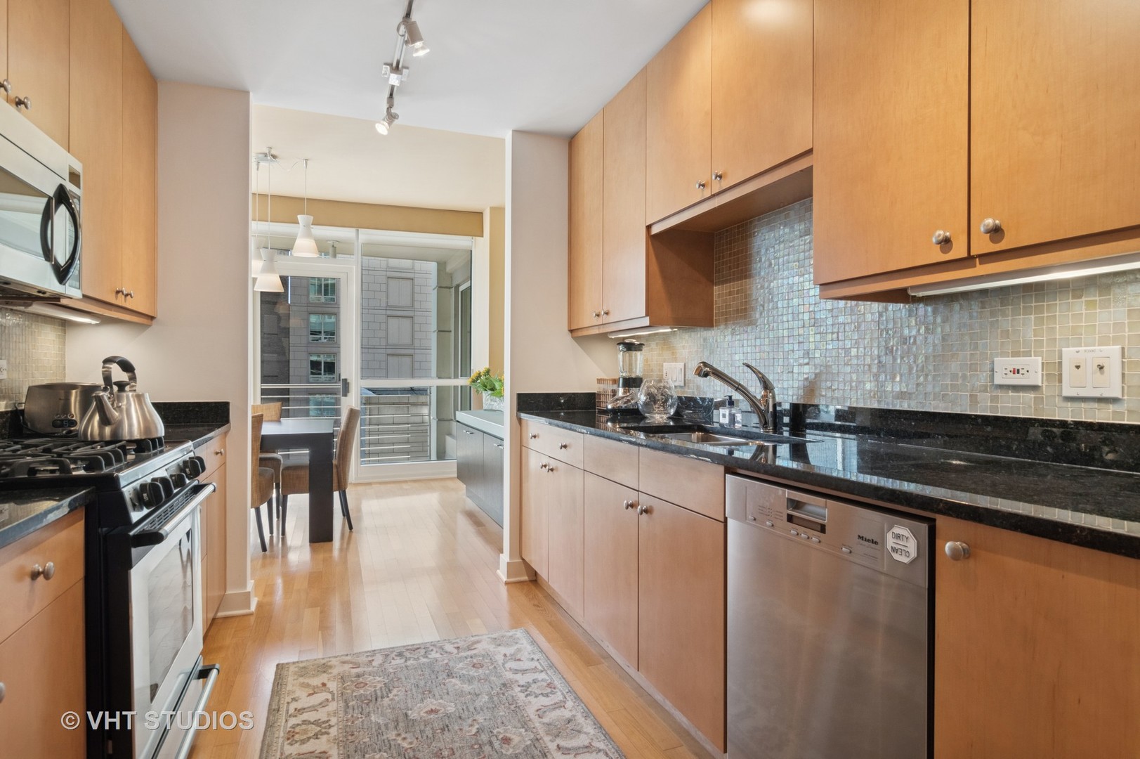 250 E PEARSON Street Unit: 2006