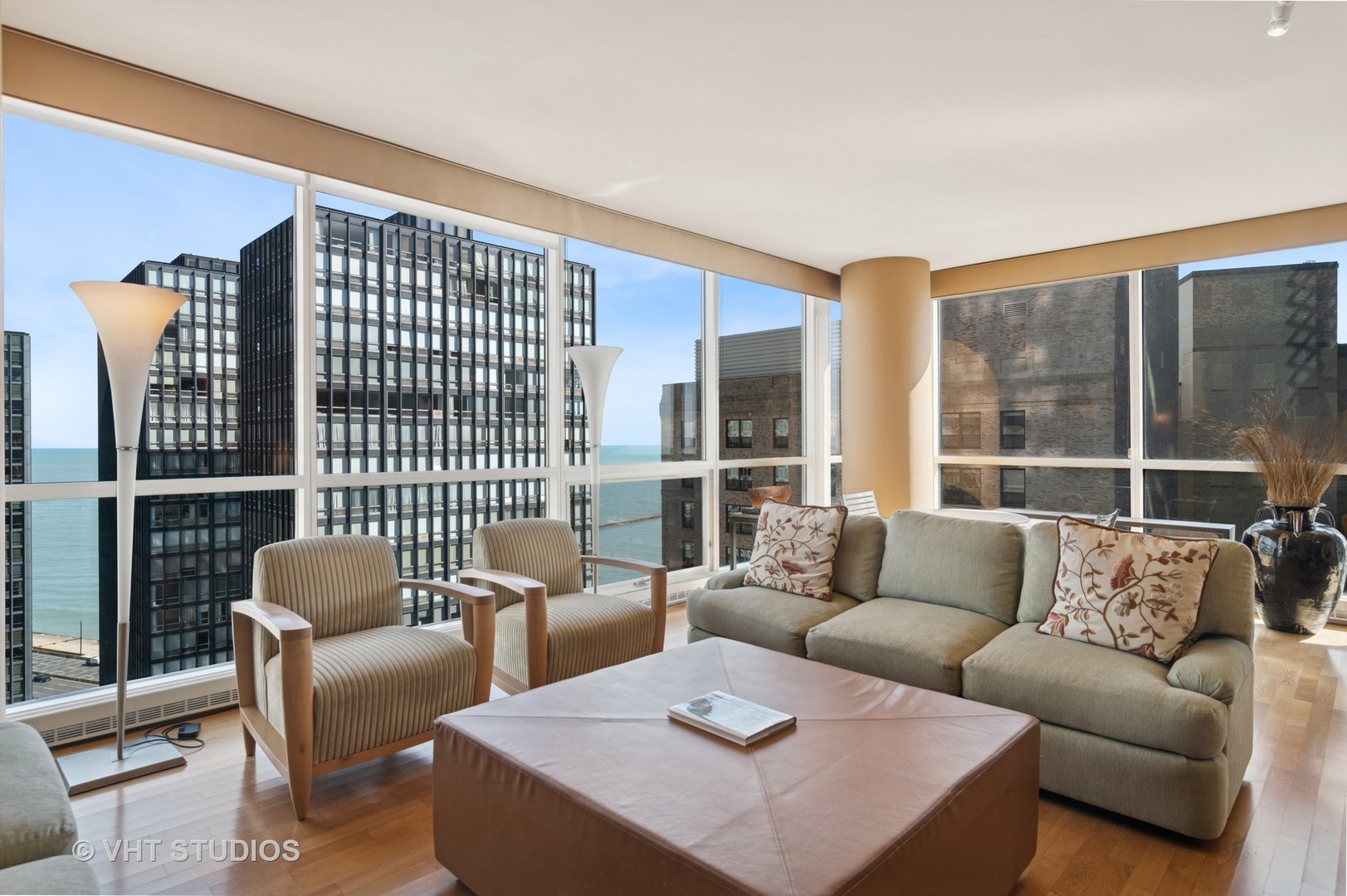 250 E PEARSON Street Unit: 2006