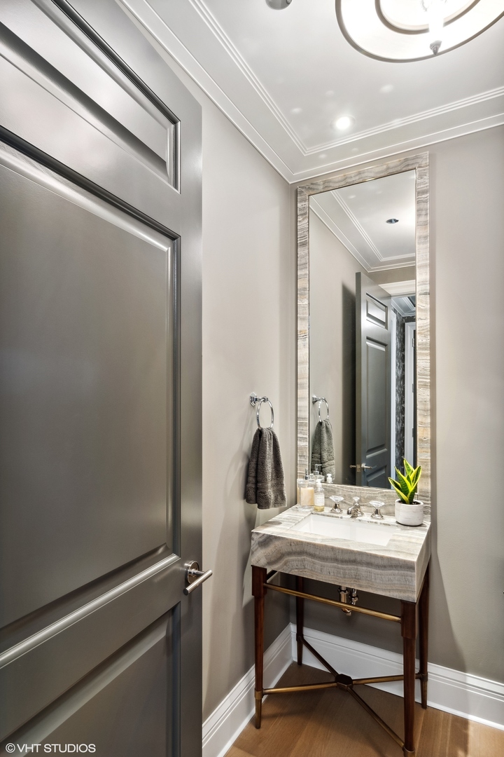 451 E Grand Avenue Unit: 4504
