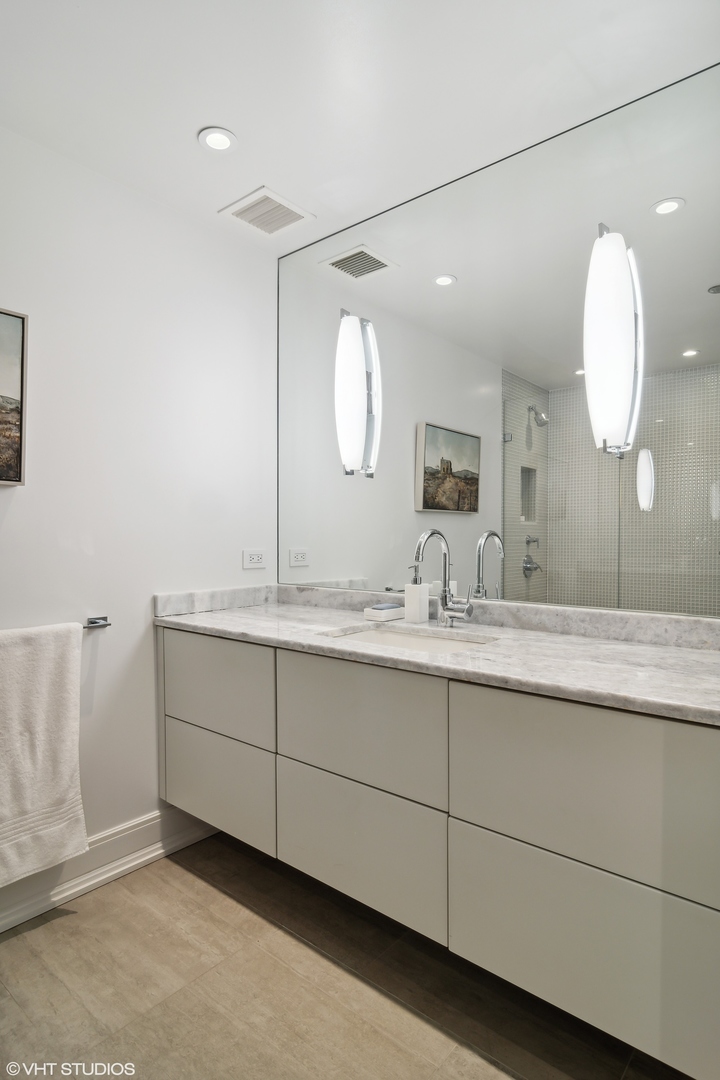 161 E CHICAGO Avenue Unit: 51A