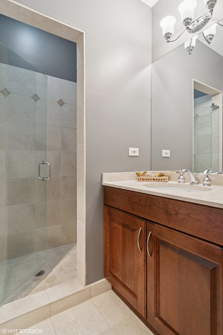 2338 W Roscoe Street Unit: 3E